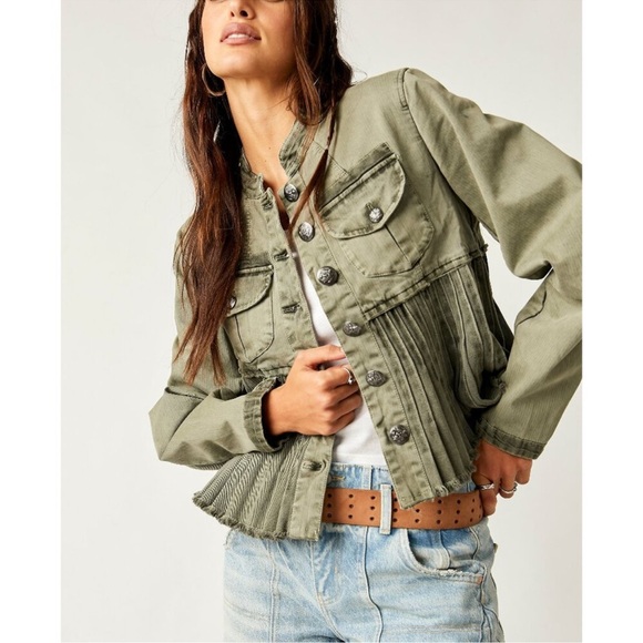 Free People Jackets & Blazers - FREE PEOPLE Cassidy Jacket / Military
(NWT Sold Out